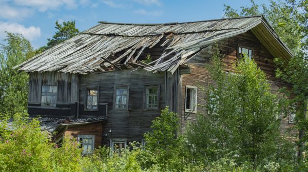 Cottage Demolition in Kenner